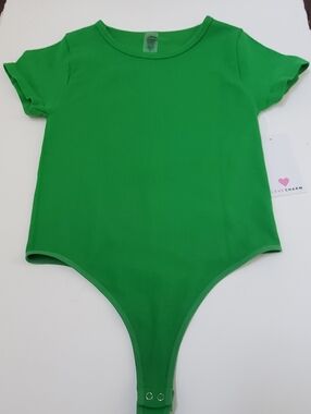 LOVE CHARM GREEN SHORT SLEEVE  BODYSUIT